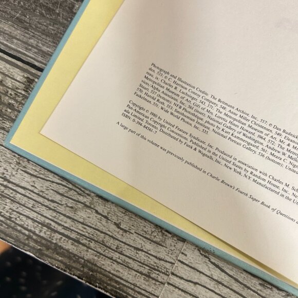 1980s Charlie Brown's Cyclopedia Featuring Holidays Book Volume 12 - Picture 7 of 9